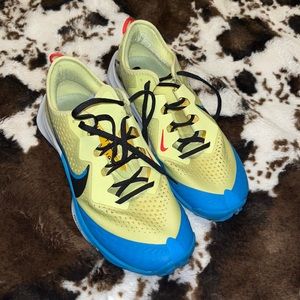 Womens Nike trail shoes 9. Worn once
